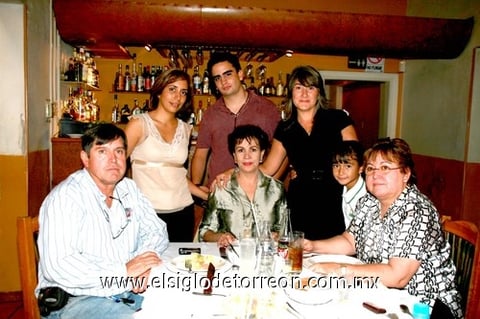 13092009 Pedro Sáenz, Aurora Lavín, Lucy Lavín, Mónica Olhagaray, Yadira Mariño, Esteban Jardón y Pamela Cerón.