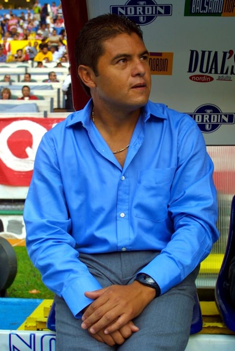 Daniel Guzmán Castañeda recibió la oportunidad de dirigir al Guadalajara en el Apertura 2002 , tras la salida de Óscar Ruggeri.