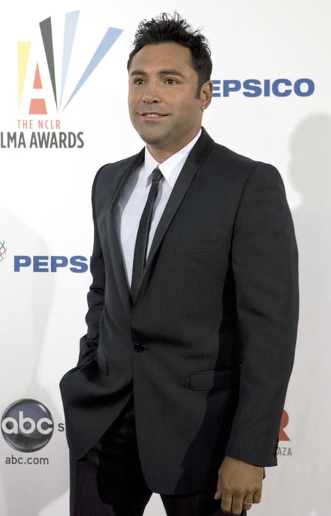 El ex boxeador estadounidense de origen mexicano Oscar de la Hoya recibió el premio a los Logros Especiales en la Televisión Deportiva.