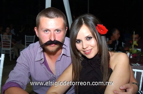 19092009 Muy mexicanos. José Antonio Borbolla y Cynthia Zamora de Borbolla.