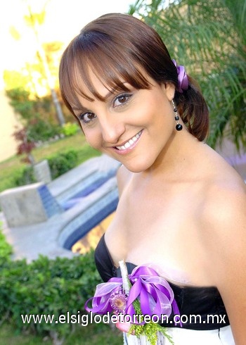 18092009 Radiante lució Laura del Bosque González, en su fiesta prenupcial.- Érick Sotomayor Fotografía
