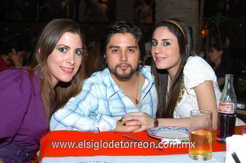 19092009 Ana Cervantes, Arturo de la Vega y Valeria Villalobos.