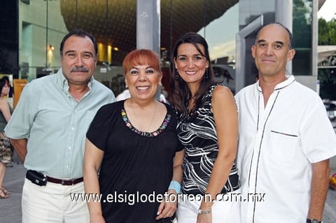 21092009 Jesús Hernández, Oli de Hernández, Pily de Martínez y Arturo Martínez.