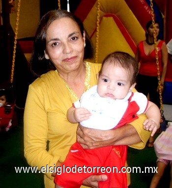 20092009 Humaya Sánchez Navarro, junto a su nieto Rodrigo Cortez Betancourt.