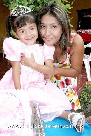 20092009 Brisa Yatzen Saucedo Hernández celebró tres años de vida, por lo que fue festejada por su mamá Paulina Saucedo.