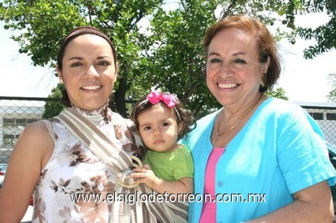 20092009 Sabina, Marian y Marcela, captadas recientemente en evento social.