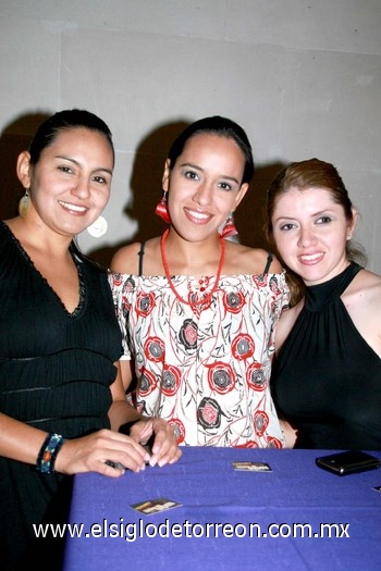 20092009 Mireya Serrato, Venus Serrato y Wendy Cisneros.