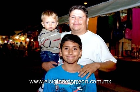 20092009 Jesús Orozco con sus hijos Gael y Aarón Orozco.