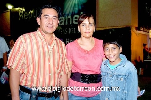 20092009 Luis, Adriana y Andrés. EL SIGLO DE TORREÓN/JESÚS HERNÁNDEZ
