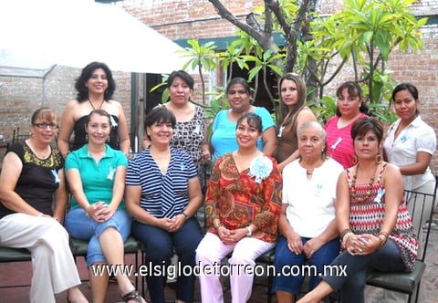 16092009 El pasado sábado 15 de agosto se festejó con una fiesta de canastilla a la Sra. Mayela Rubio de Reyna, en el jardín de un conocido restaurante de la ciudad.