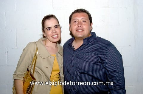 08092009 Mayra Carrete y Eliseo de la Cruz.