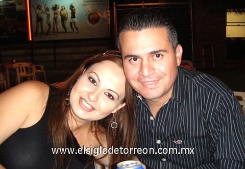 16092009 Érika y Francisco en reciente acontecimiento social.