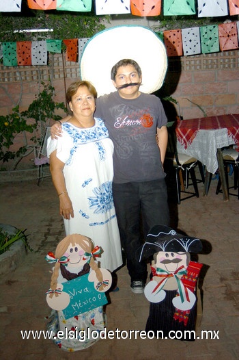20092009  La familia Castorena organizó una fiesta mexicana con motivo de un aniversario más de la Independencia.
