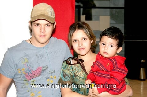 08092009 Rodrigo Cigarroa, Samantha Cigarroa y César Guerrero.