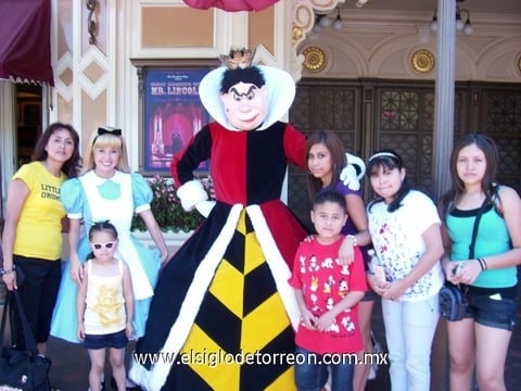 Familia Vera Favela de vacaciones en Hollywood, Ca. Jorge y Adriana en Compañía de sus hijos Diana, Bryan y Keira