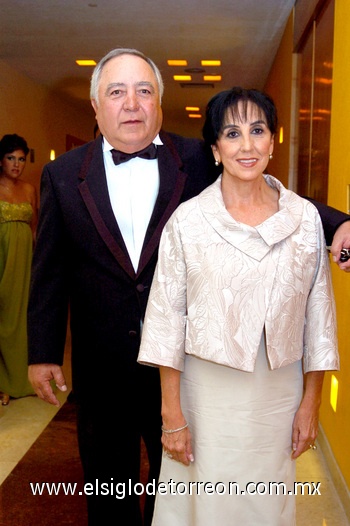 22092009 Padres del novio. Ángel de Ortiz y Enedina de Ortiz, lucieron contentos.