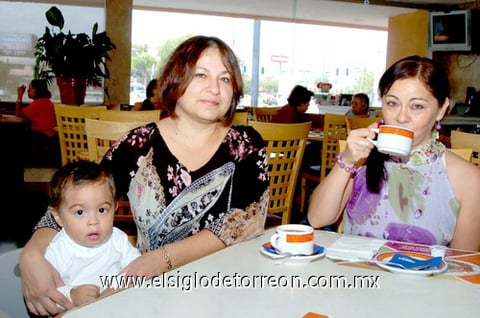 23092009 Covis Saucedo, Romy Barrera y Gael Saucedo.