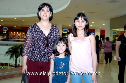 24092009 Ofelia Vázquez, Alejandra Lara y Andrea Lara.