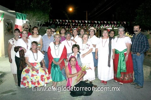 25092009 Grupo de vecinos en su fiesta patria.