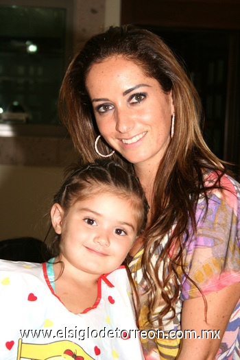 25092009 Presentes. Carolina Bravo y Caro Estrella.