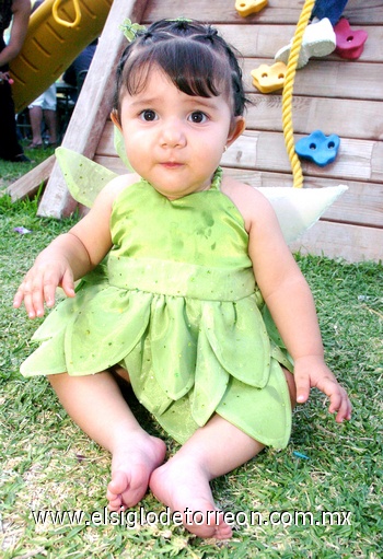 17092009 Érika Sofía Metlich Mora lució como Campanita en su fiesta de primer año de edad.