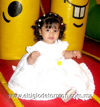 27092009 Alexa Aguilar González, festejando su primer añito de vida, el pasado viernes cuatro de septiembre de 2009. Es hija de los Sres. Jorge Aguilar y Mayra González.