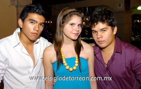 17092009 Roberto Muñoz, Andrea Viesca y Juan Ángel Esquivel.