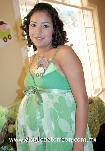 17092009 Karla Dávila de Villa espera el nacimiento de su bebé.