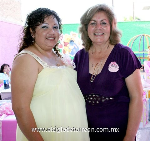 17092009 Liliana Lucía Sánchez de Sánchez en la fiesta de canastilla organizada por María del Rosario Cuéllar.
