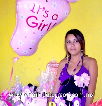 27092009 Fue agasajada con una fiesta de canastilla, Cristina Meraz Martínez, ya que espera la llegada de su bebé a quien llamará Renata.