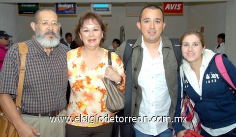 17092009 Everardo Hernández y Olga Arreola despidieron a Erasmo Hernández y Silvia Santamaría.
