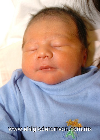 29092009 Luciano Valentín Rosales Martínez, pesó 3,300 kilogramos.