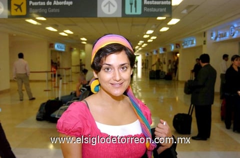 30092009 México. Daniela Novoa llegó a La Laguna, procedente de la Capital de la República.