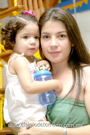 30092009 Claudia y Renata Viesca.