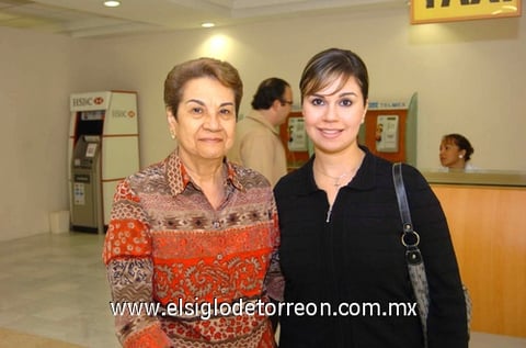 30092009 Guadalajara. Margarita de González recibió a su hija Ana Lourdes González.