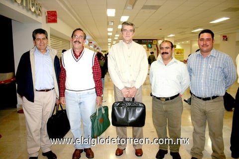 25092009 México. Grupo de empresarios que viajan a la Capital.