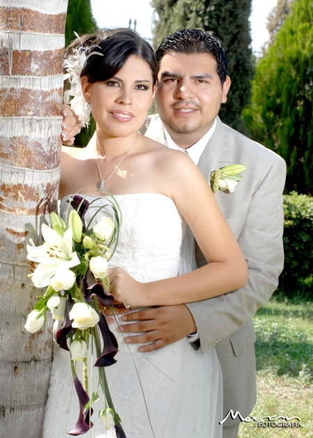Contrajeron matrimonio, Ing. Claudia Verónica Oliva Quiroz e Ing. Juan Manuel Soto Ramírez, el 21 de agosto de 2009, en punto de las 19:00 horas, ante el Pastor Ricardo Benavente Lira, de la iglesia Cristiana Mundo de Fe de La Laguna. 

Estudio Morán