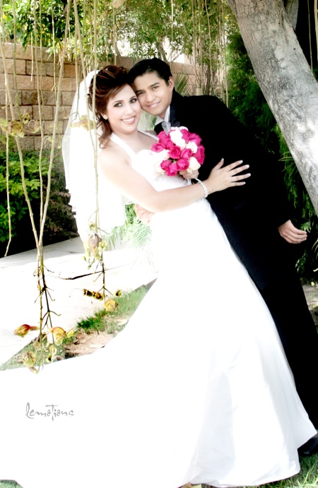 En la iglesia de Nuestra Señora de Lourdes, unieron sus vidas en sagrado matrimonio, L.D.G. Abihail Ramírez Martínez y L.A. Miguel Sifuentes Yong, el 15 de agosto de 2009, a las 18:00 horas.

Lemotions Fotografía
