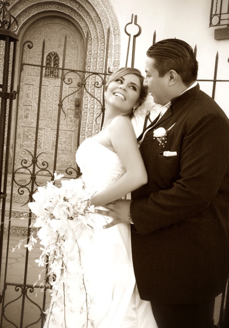 Profra. Addadlemy Ibarra Estrada y el Lic. Óscar Alonso García Montelongo contrajeron matrimonio en la Iglesia de San Felipe de Jesús el 25 de julio de 2009.

Sandoval Fotografía