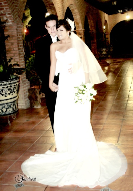 Contrajeron matrimonio en la Hacienda Los Ángeles, Srita. Viridiana Gallegos Hernández y Sr. David Rodríguez Sánchez, el 19 de septiembre de 2009, en punto de las 21:00 horas. 

Sandoval Fotografía