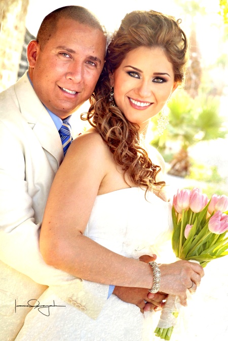 CP. Dora Elia Salinas Durán unió su vida a la del MVZ. Kristhian Zaballa Pérez, en el Club Campestre Montebello, el 25 de julio de 2009, a las 20:30 horas. 

Estudio Laura Grageda