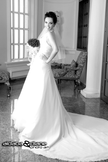 Srita. Leila Dipp Armendáriz, el día de su boda con el Sr. Milton Martínez Ríos.

Aldaba & Diane Photo Art