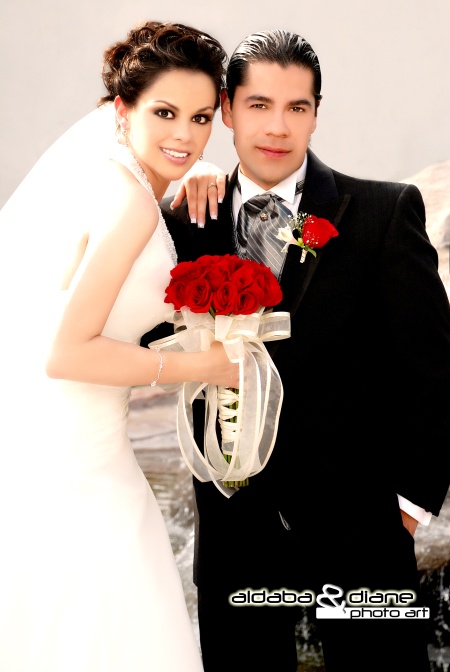 Unieron sus vidas en sagrado matrimonio, Srita. Leila Dipp Armendáriz y Sr. Milton Martínez Ríos, en la iglesia de La Sagrada Familia, el 22 de agosto de 2009, en punto de las 20:00 horas.

 Aldaba & Diane Photo Art