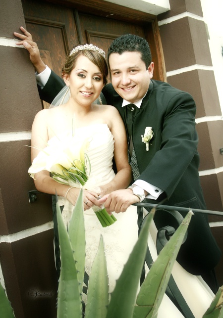 En la iglesia de La Encarnación, unieron sus vidas en sagrado matrimonio, Srita. Macarena García Aguilar y Sr. Israel Huerta Contreras, el 29 de agosto de 2009, a las 20:00 horas. 

Sandoval Fotografía