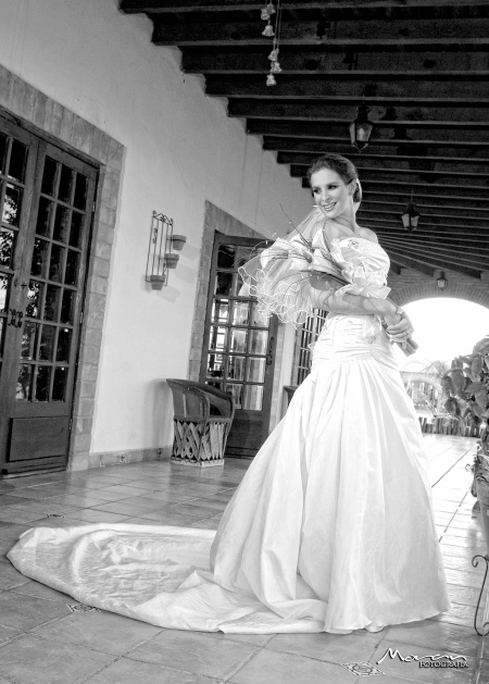 Srita. Catherine Plouin Arredondo y Sr. Rivelino González Varela, contrajeron matrimonio en la parroquia Los Ángeles.


Estudio Morán