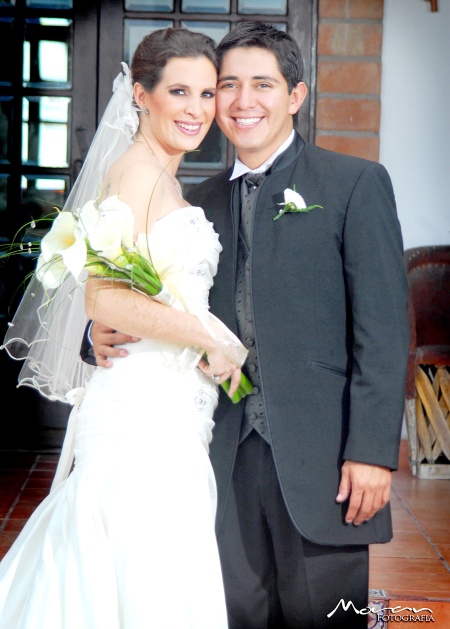 Contrajeron nupcias en la parroquia Los Ángeles, Srita. Catherine Plouin Arredondo y Sr. Rivelino González Varela, el cinco de septiembre de 2009, en punto de las 20:30 horas. 

Estudio Morán