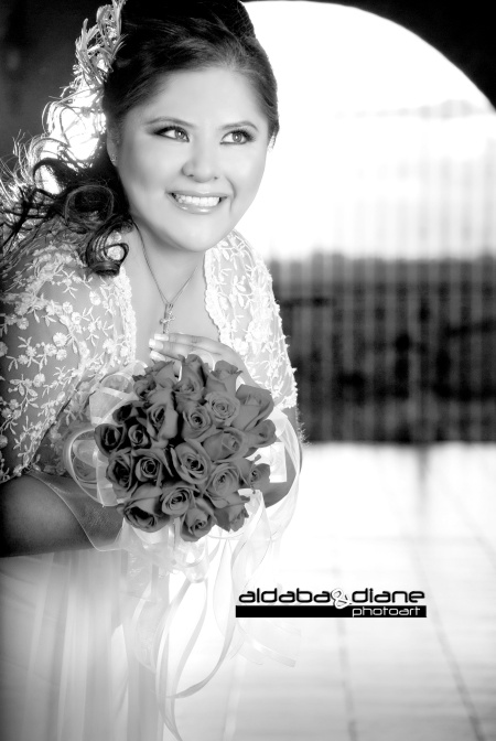 Srita. Claudia Cecilia Reyes Sánchez, el día que unió su vida a la del Sr. Carlos Humberto Morales García.

Aldaba & Diane Photoart 