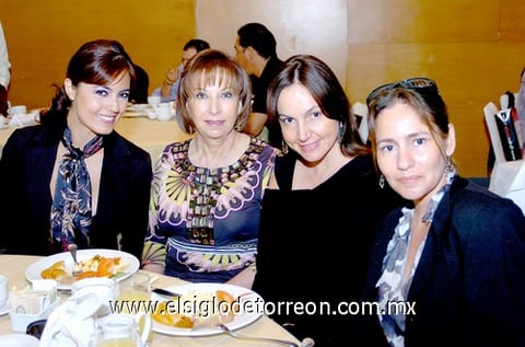 01102009 Reunidas. Acela Robledo, Natalia Gutiérrez, Isela González y Coco González.