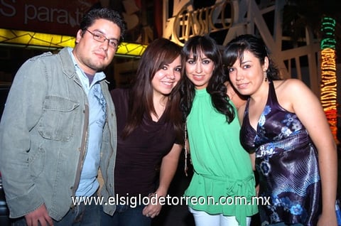 02102009 Hilda Vázquez, Karla Torres y Araceli Reyes.