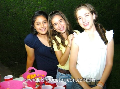 05102009 Invitadas. Josie, Natalia y Luisa disfrutaron de la fiesta.